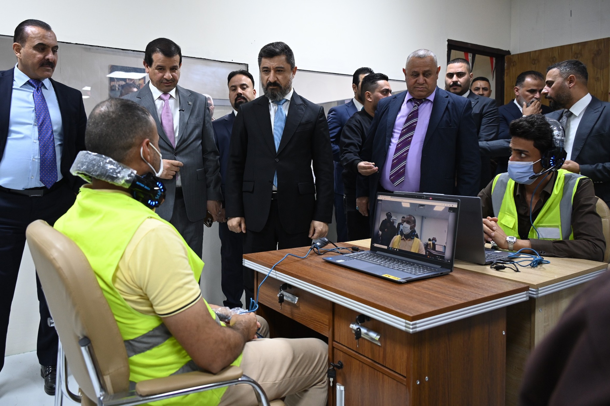 ضمن البرنامج الحكومي نحو التحول الرقمي … وزير العدل يفتتح مشروع المواجهة الإلكترونية بالصوت والصورة وبضوابط تنظيمية وأمنية عالية في سجن الكرخ المركزي